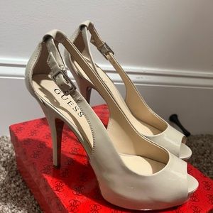Guess pumps